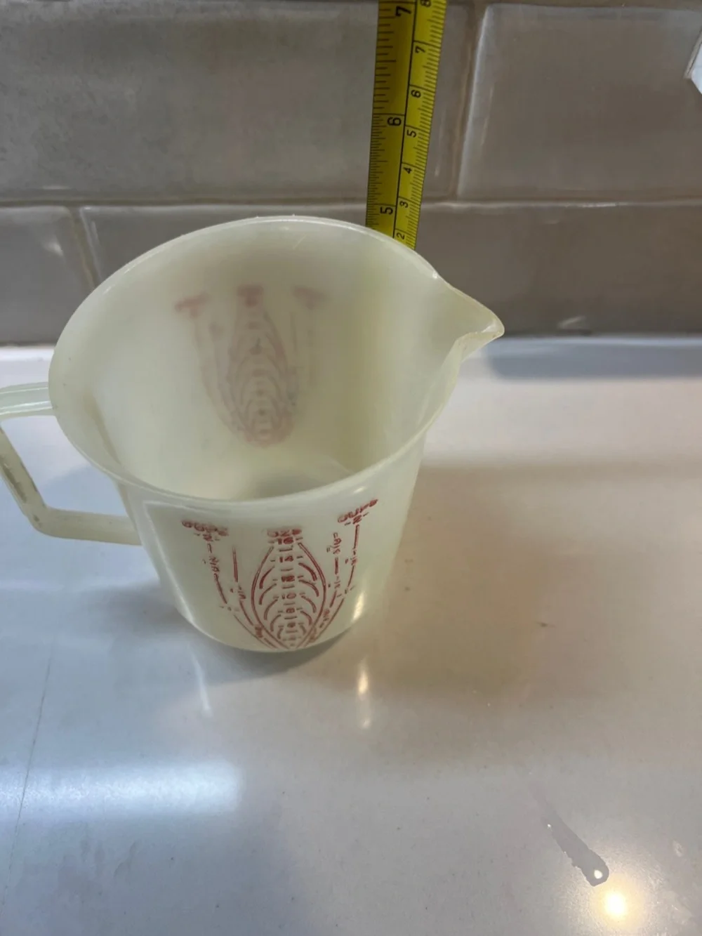 Tupperware Vintage Cream White Pouring Plastic Pitcher with Handle